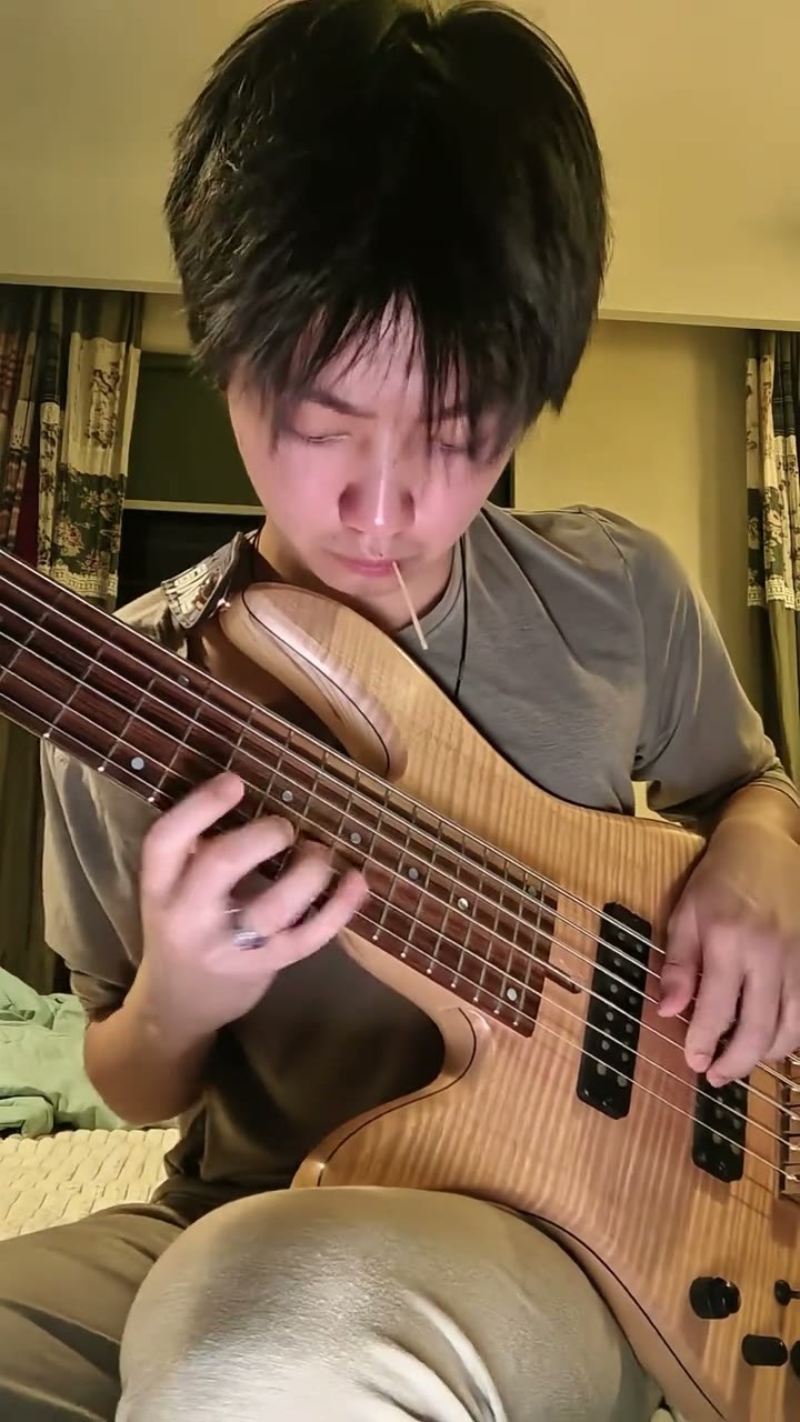 扒一个男神级别的 bass 手